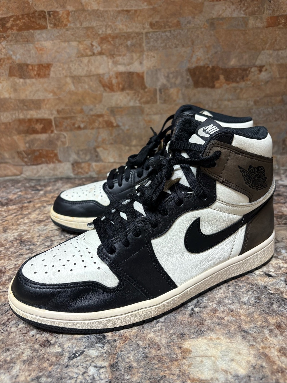 Air Jordan 1 High Mocha 555088-105 Men's Size 9